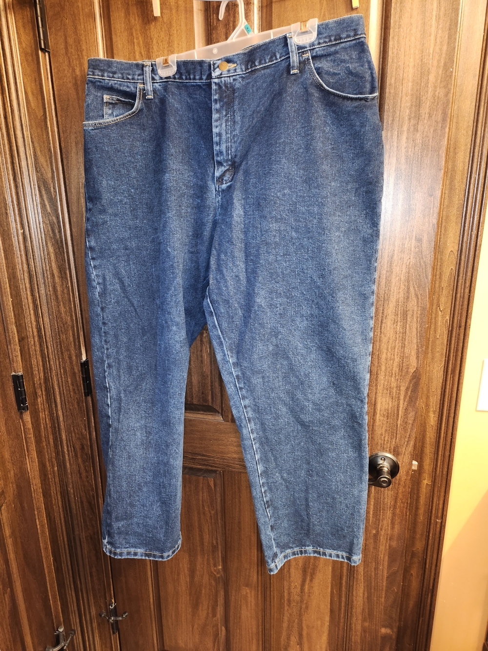 Wrangler Women's Classic Straight-Leg Denim Jeans in Medium Blue